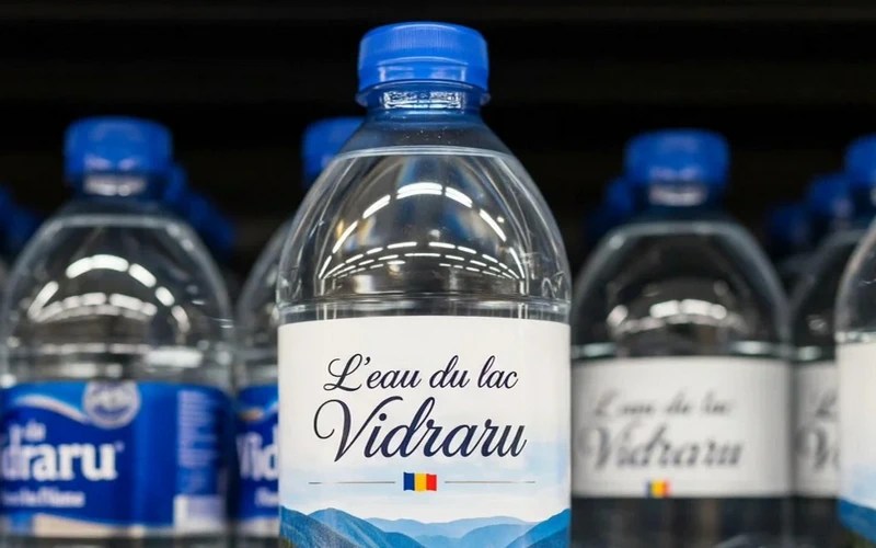 Dovada că francezii fură de la noi. 8 kilowați de apă plată cu fiecare sticlă de doi litri luată de la&nbsp;Vidraru